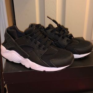 Nike Air Huarache Sz 5.5